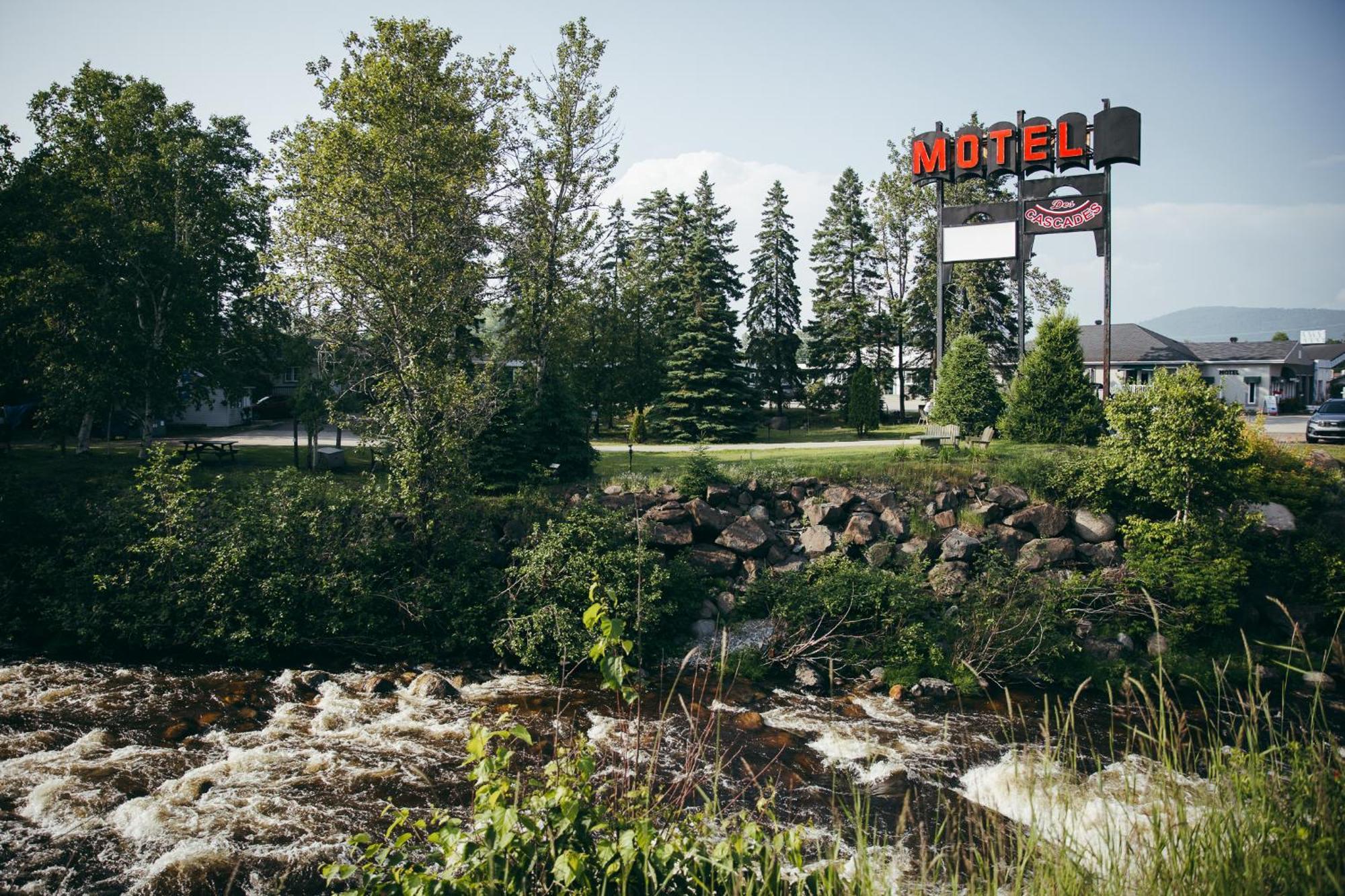 Motel Des Cascades Baie-Saint-Paul Buitenkant foto