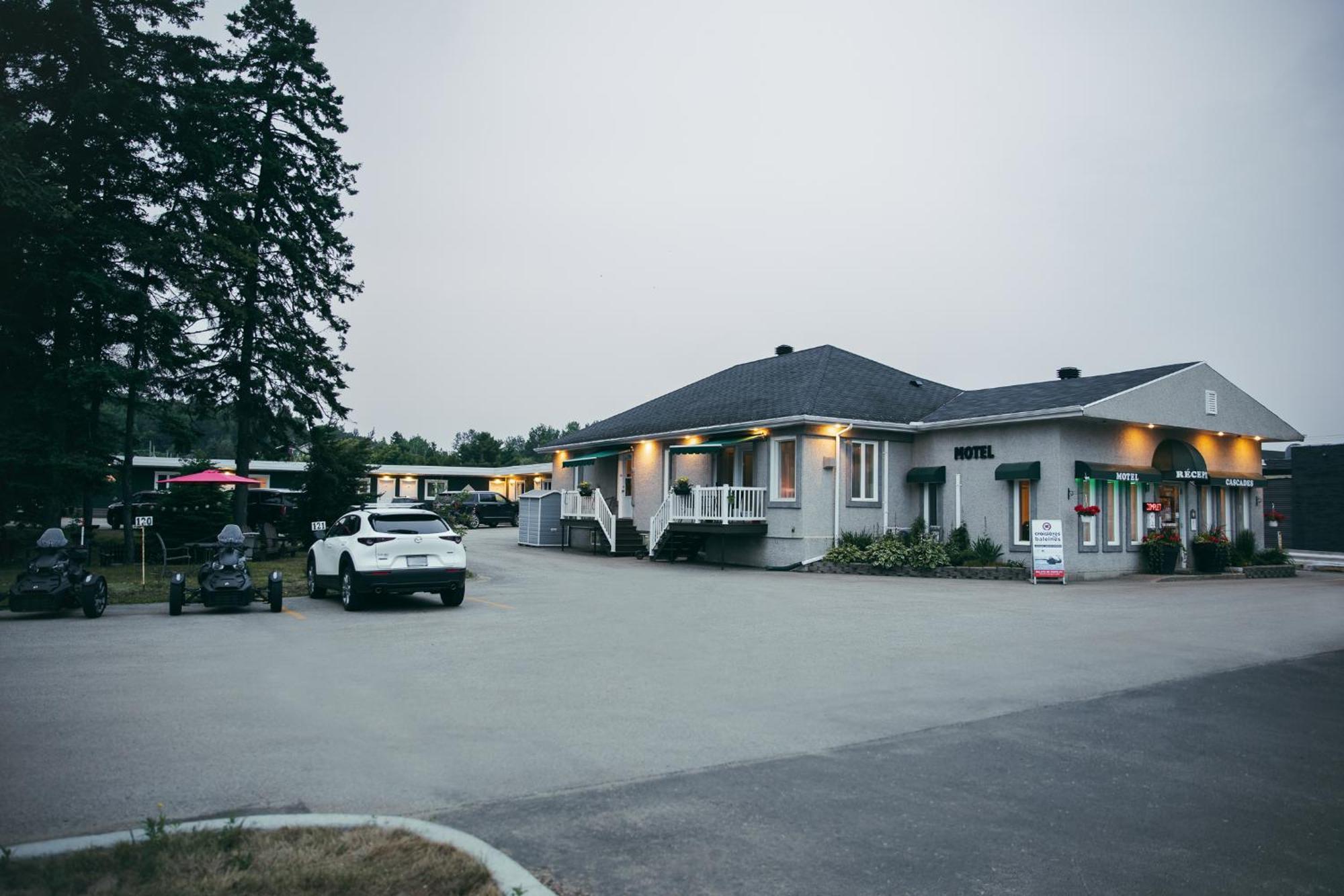 Motel Des Cascades Baie-Saint-Paul Buitenkant foto