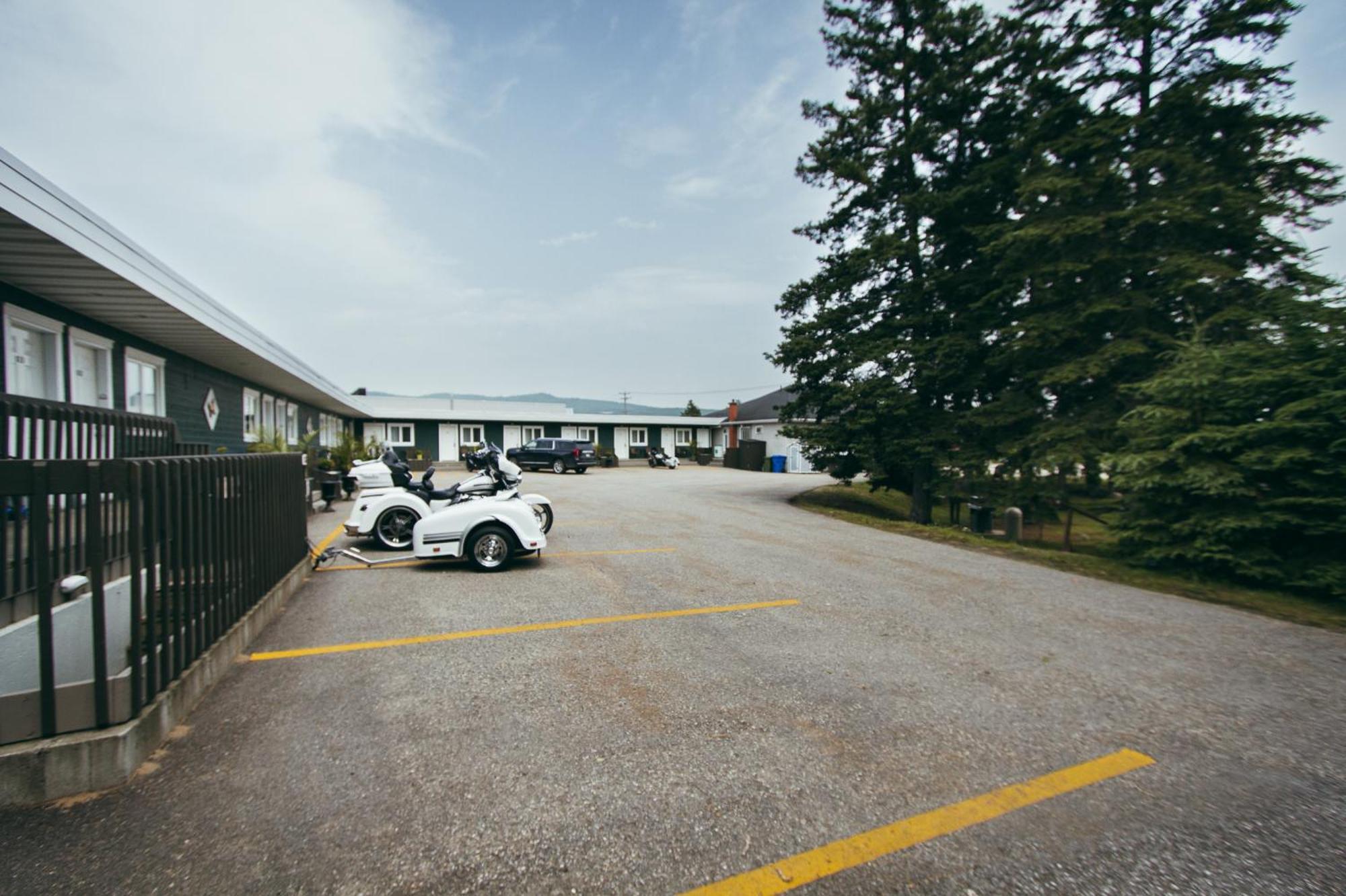 Motel Des Cascades Baie-Saint-Paul Buitenkant foto